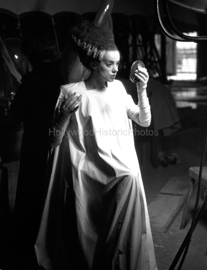 1935 2 Looking in mirror wm.jpg